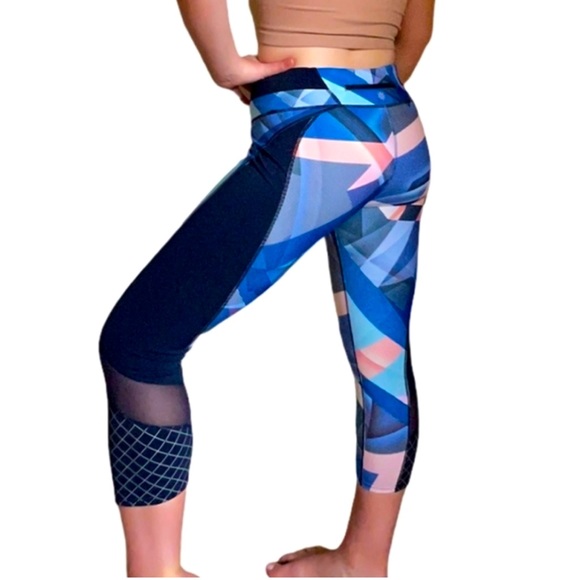 Athleta Pants - Athleta Electric Geo Sonar Mesh Panel Capri Cropped Leggings Size Medium